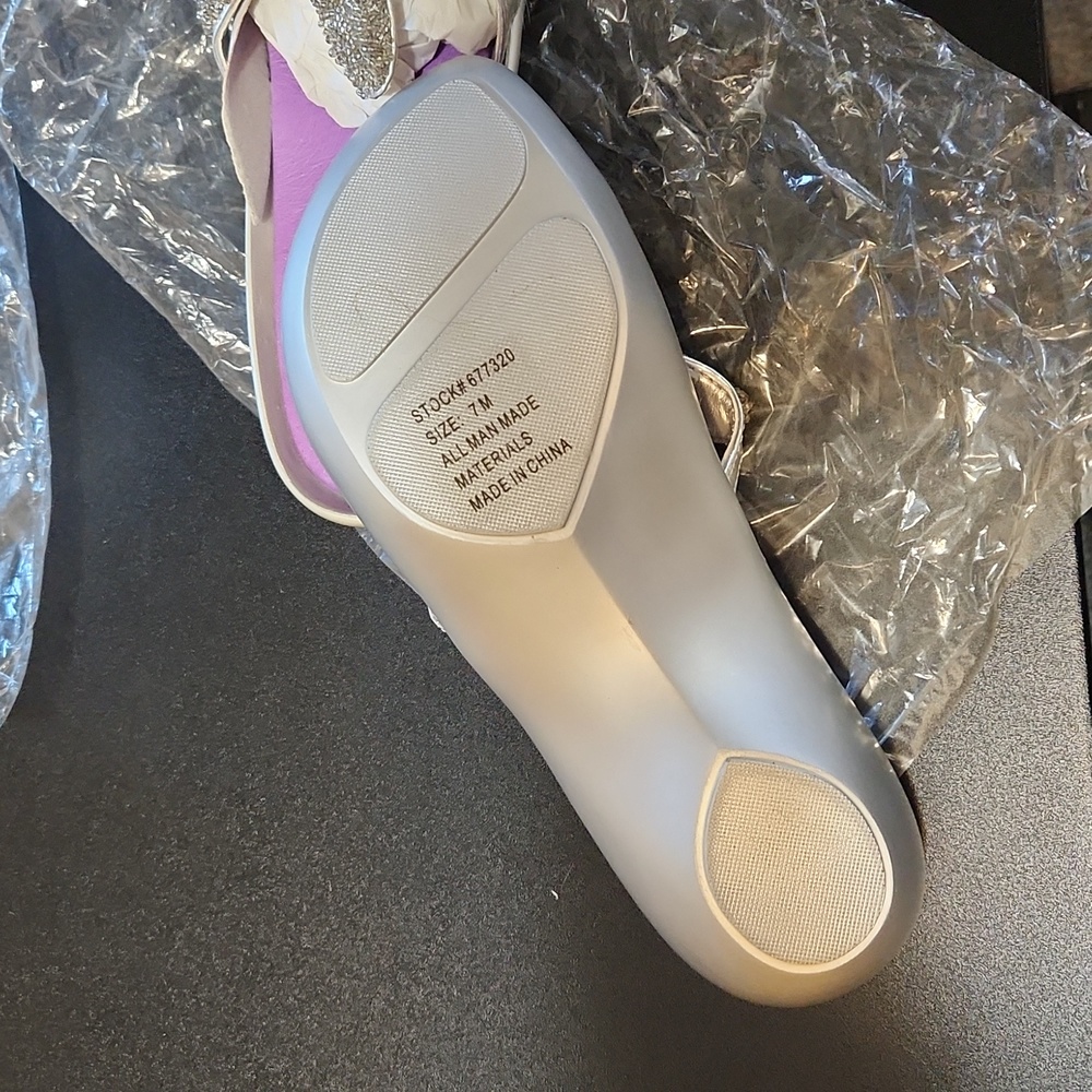 Suzanne Somers, ladies sandals - Picture 5 of 8